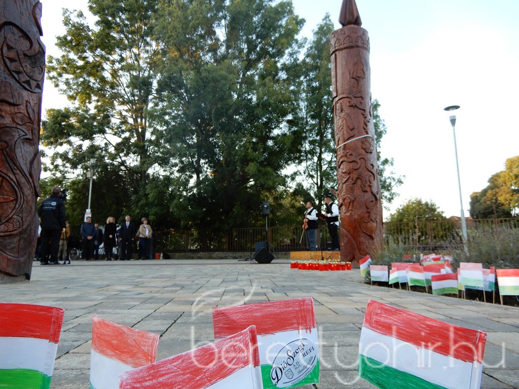 Gyertyagyújtás az aradi vértanúk emlékére 03